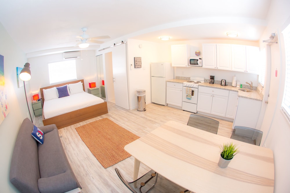 St Pete Beach Suites - photo 44