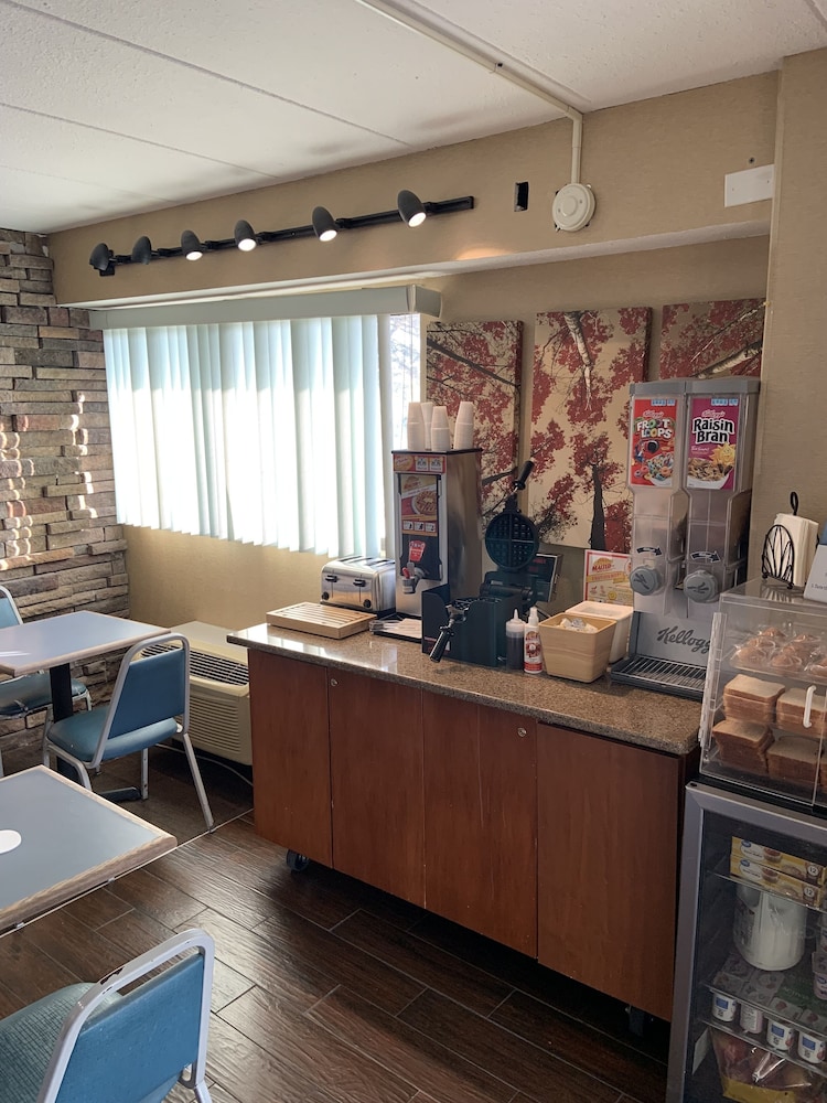 Travelodge by Wyndham Holland Toledo - photo 16