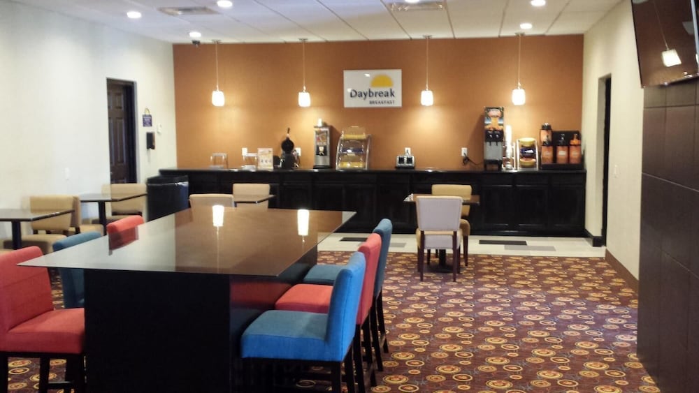 Days Inn by Wyndham Henryetta - photo 21