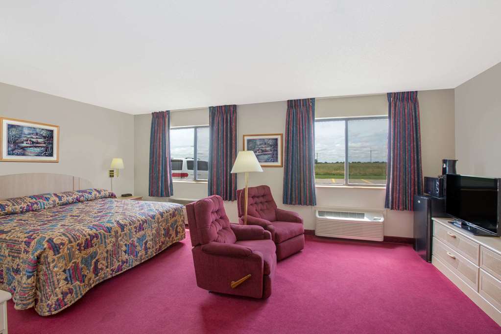 Super 8 by Wyndham Bethany MO - photo 23