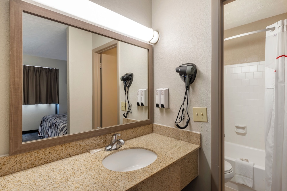 Red Roof Inn Doswell Kings Dominion - photo 23