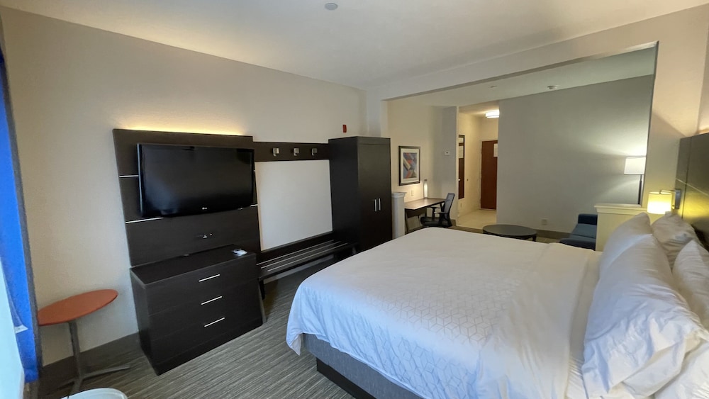 Holiday Inn Express Hotel & Suites Decatur by IHG - photo 21