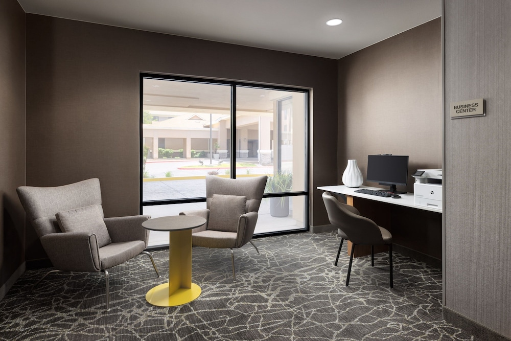SpringHill Suites by Marriott Fresno - photo 36