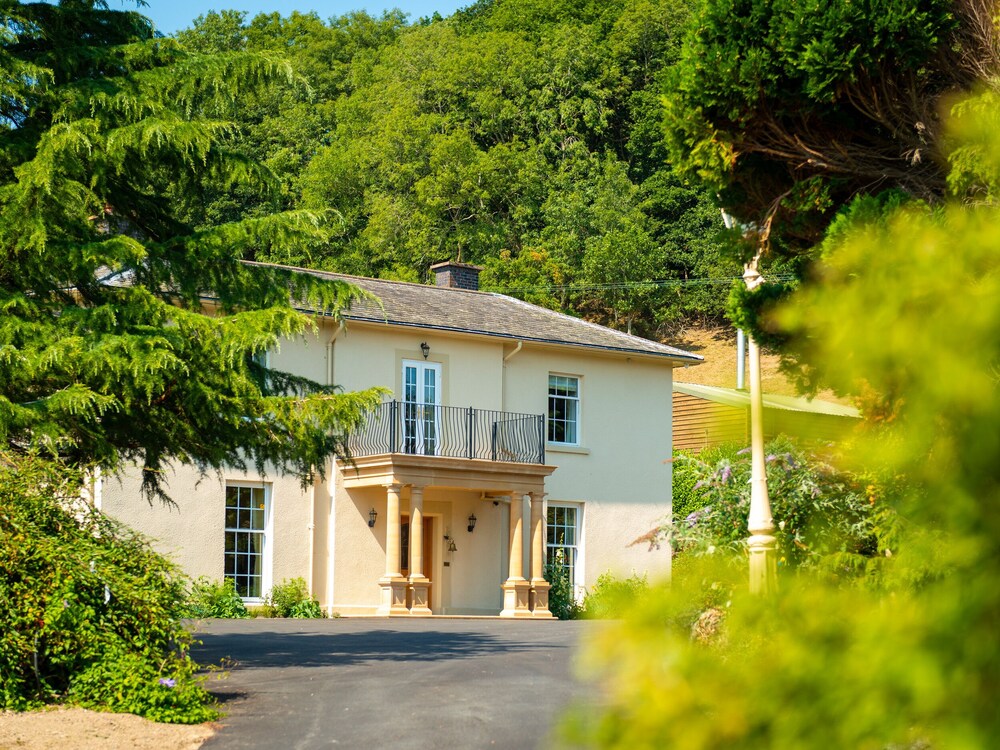Old Rectory House — 4-Star Luxury Hotel in Newtown, United Kingdom