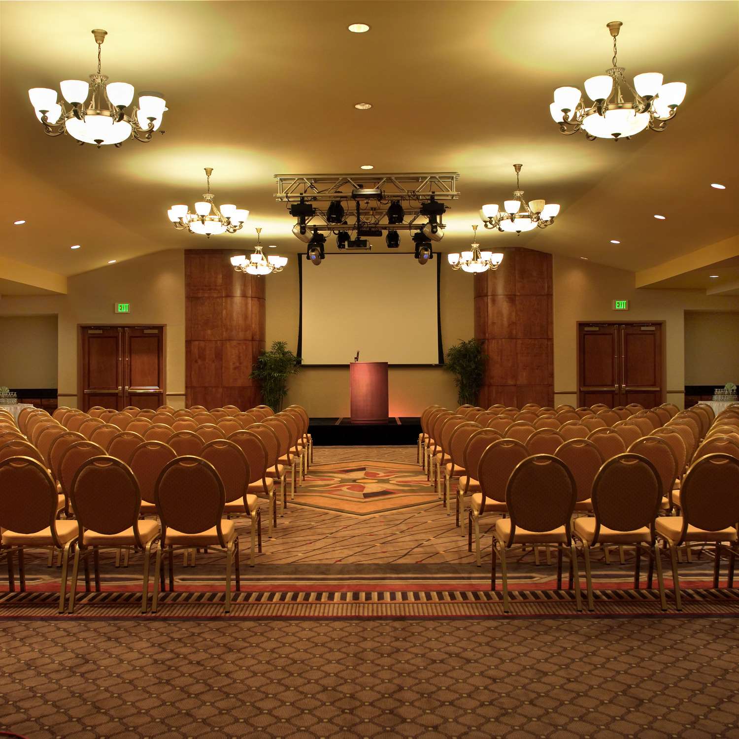 DoubleTree by Hilton Claremont - photo 34