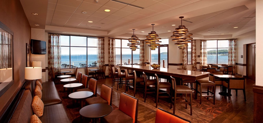 Hampton Inn Marquette Waterfront - photo 5