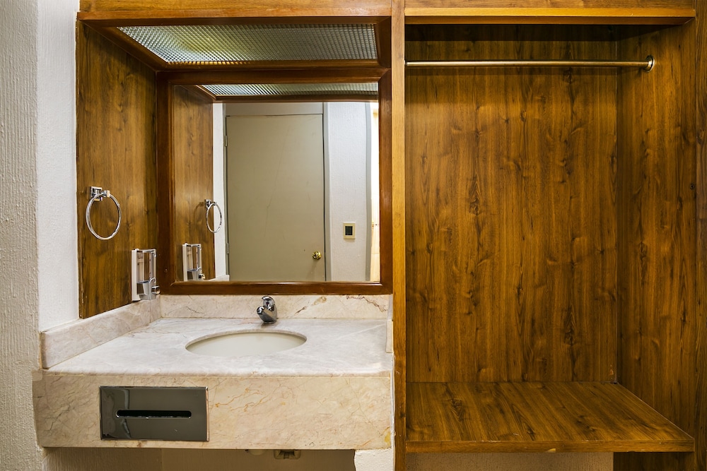 Bathroom sink