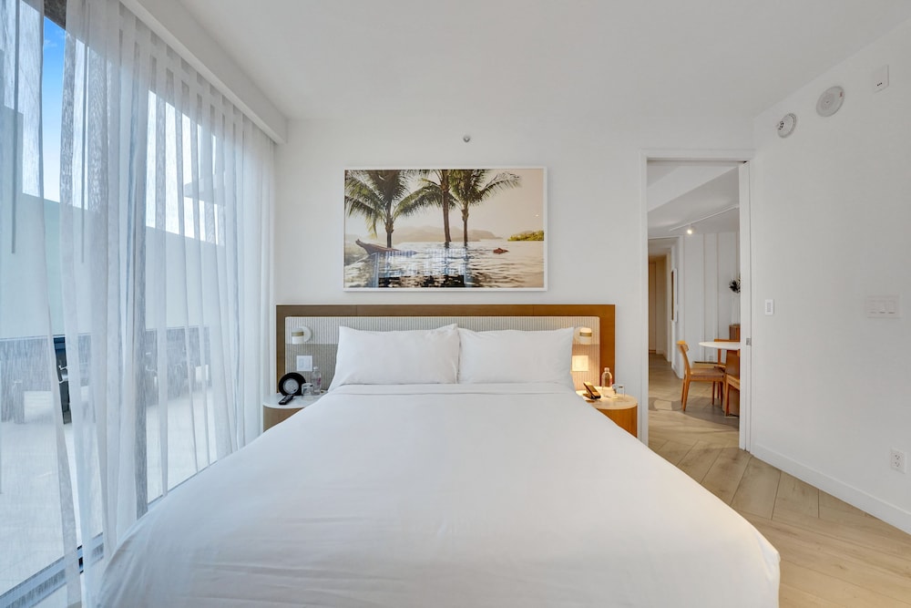 Private Residences at W SoBe by LRMB - photo 4