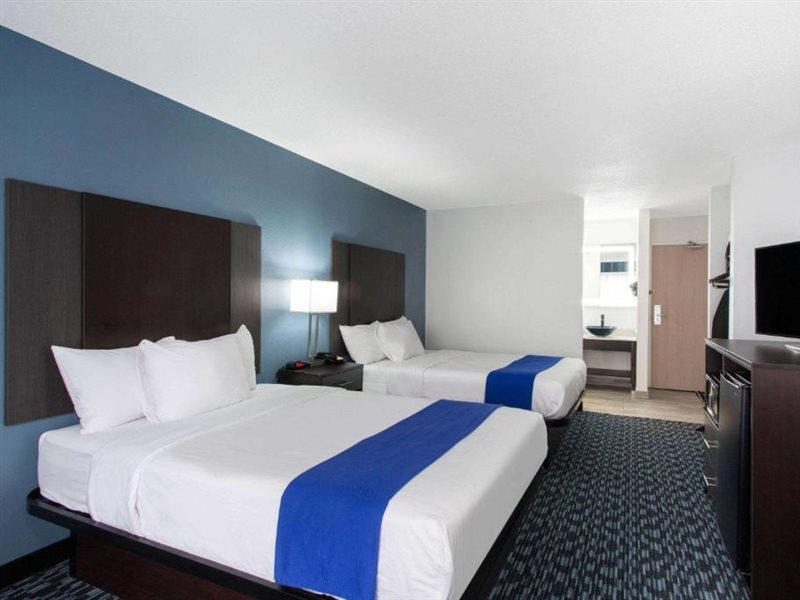 Baymont by Wyndham Charlotte University - photo 5