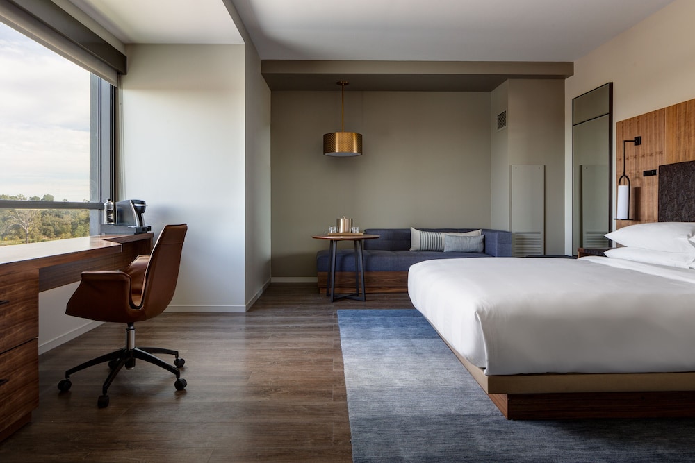 Houston Cityplace Marriott at Springwoods Village - photo 16