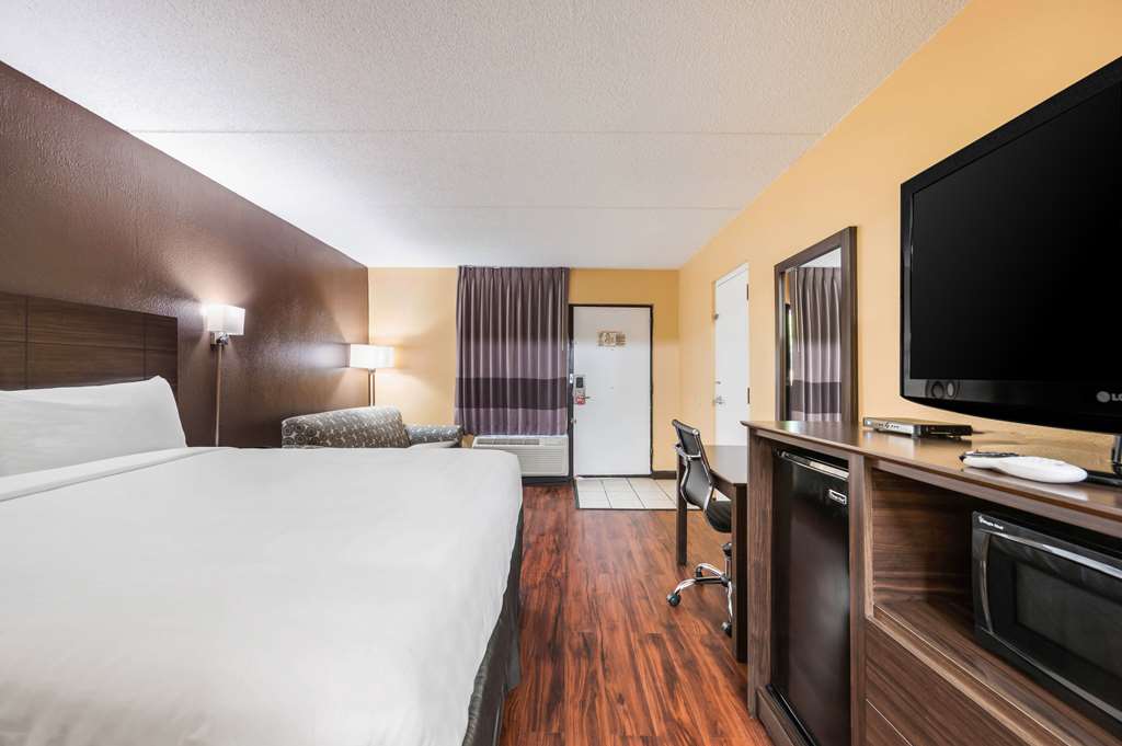 Econo Lodge Columbus near Airport - photo 5