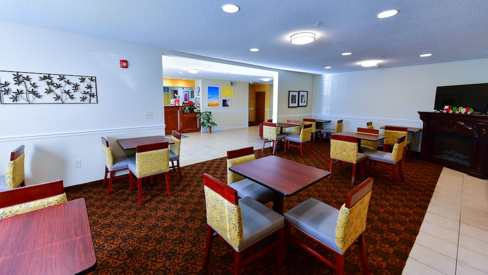 Days Inn by Wyndham Greensboro NC - photo 3