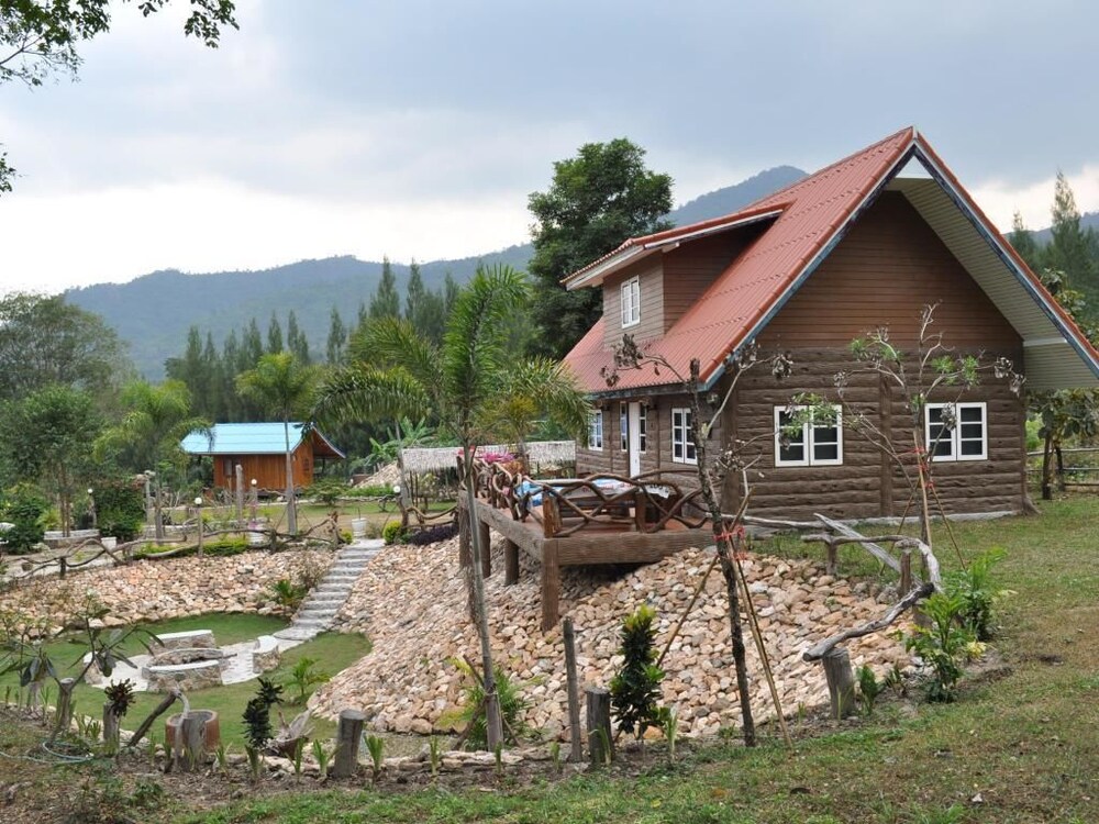 Rai Phuphapok in Suan Phueng, Thailand