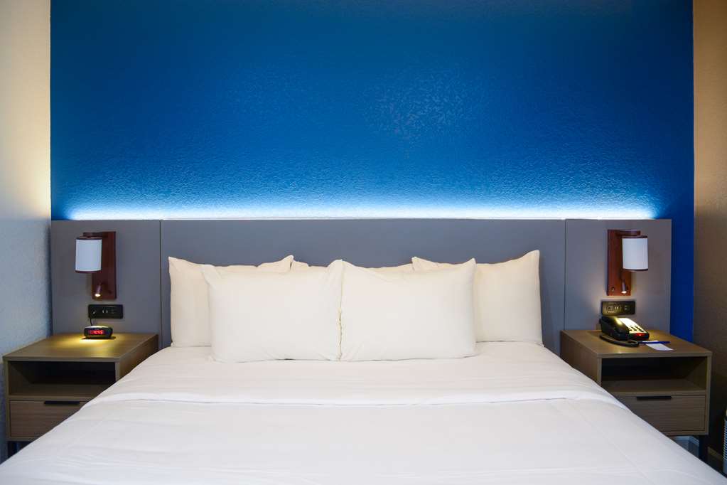 Comfort Inn Suites Moreno Valley Near March Air Reserve Base — Moreno Valley
