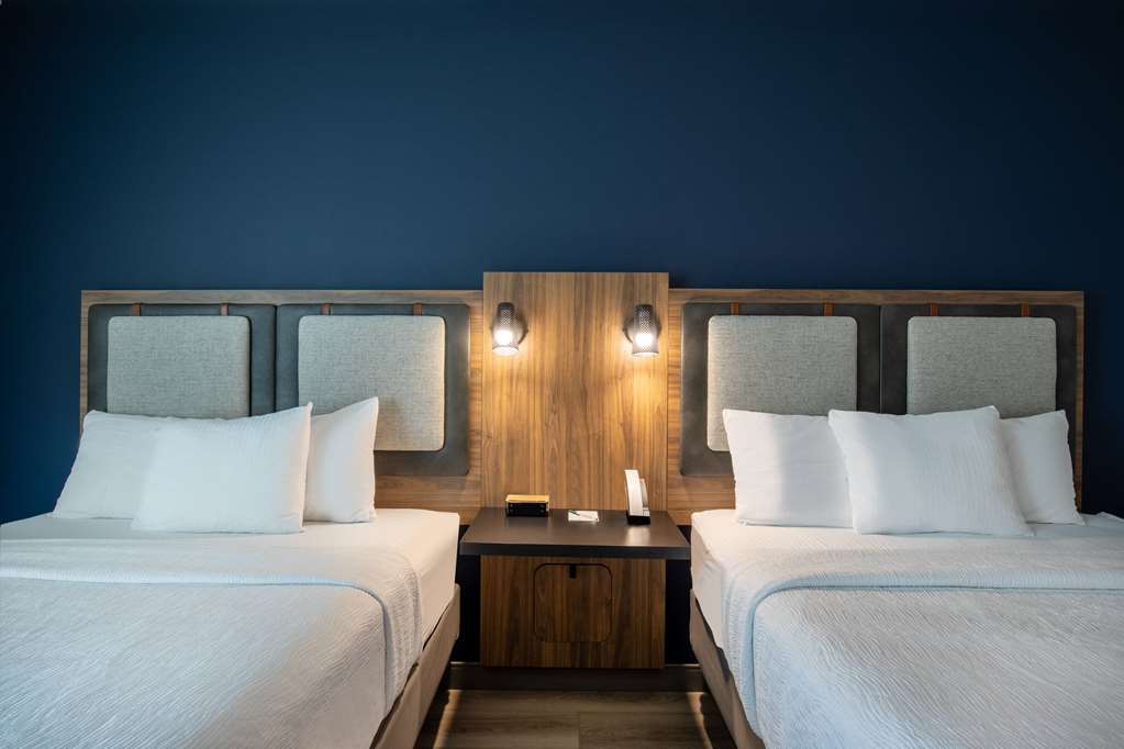 La Quinta Inn & Suites by Wyndham Chattanooga Downtown South - photo 12