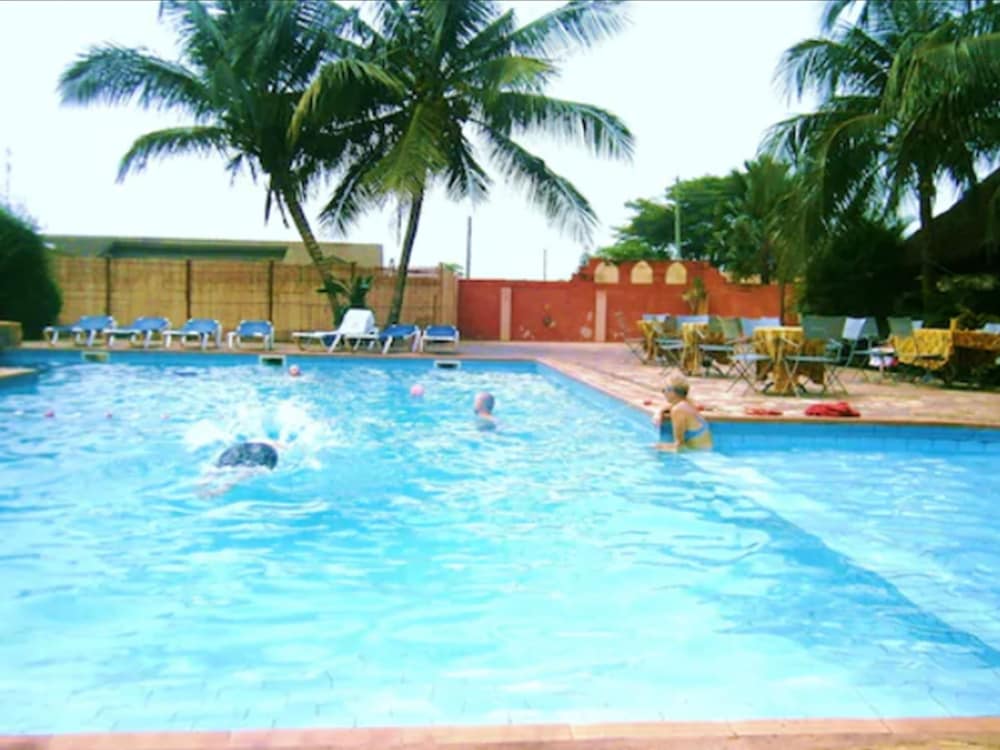 Accra Royal Castle Apartments & Suites — 4-Star Luxury Hotel in Accra, Ghana