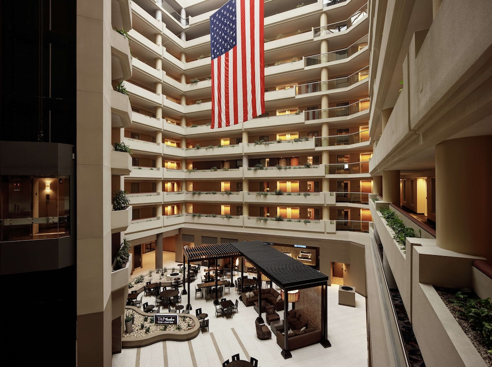 Embassy Suites by Hilton Crystal City National Airport - photo 3