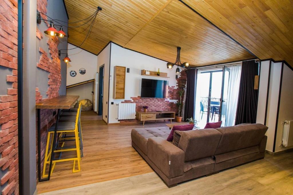 2BR Apt w terrace & stunning views