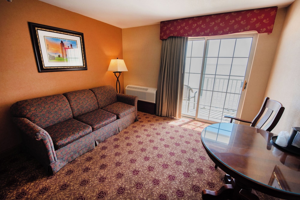 Hamilton Inn Select Beachfront Mackinaw City - photo 7