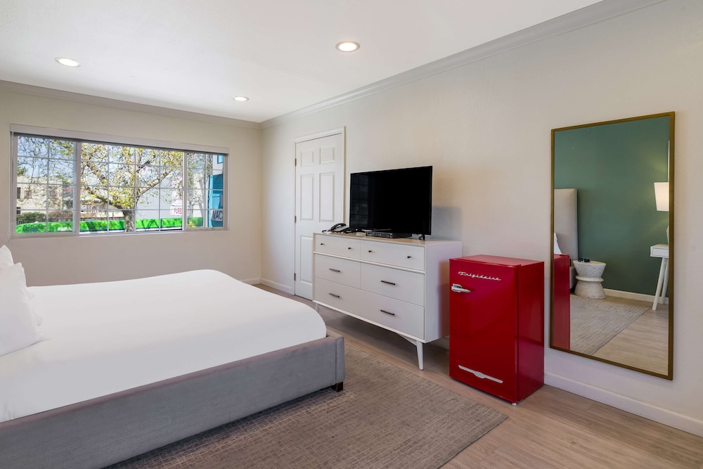 Signature Inn Oakland - photo 28