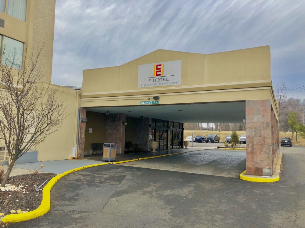 E Hotel Banquet & Conference Center - photo 67