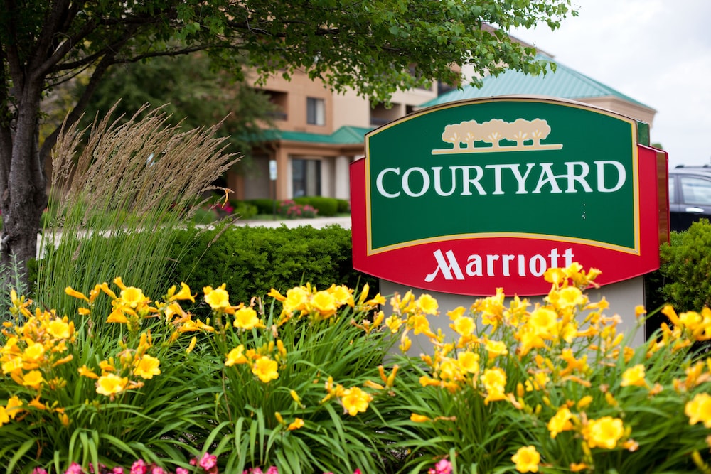 Courtyard Chicago St. Charles - photo 36