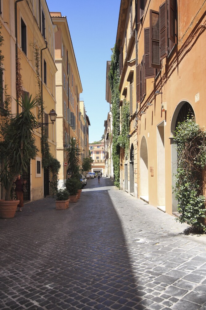 Appartamento Margutta — 4-Star Luxury Hotel in Rome, Italy