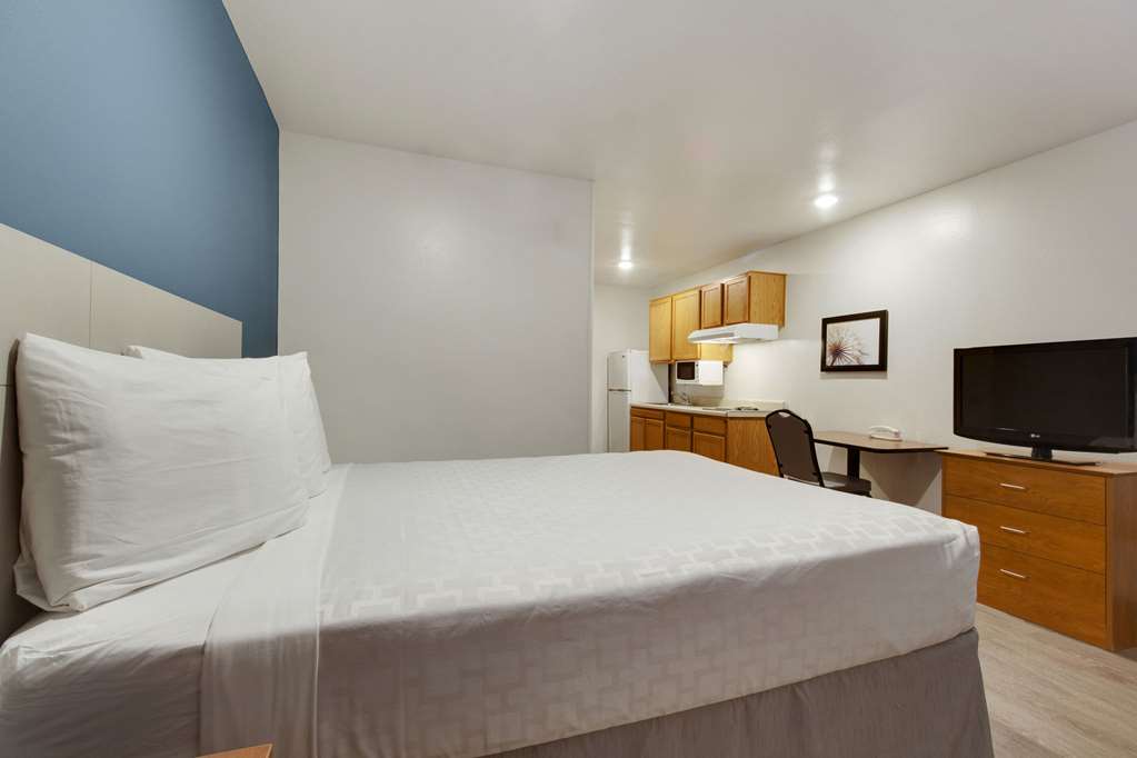 WoodSpring Suites Conroe - photo 20