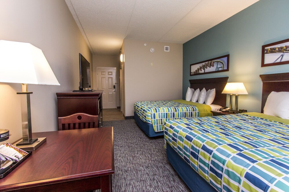 Cedar Point's Express Hotel - photo 9
