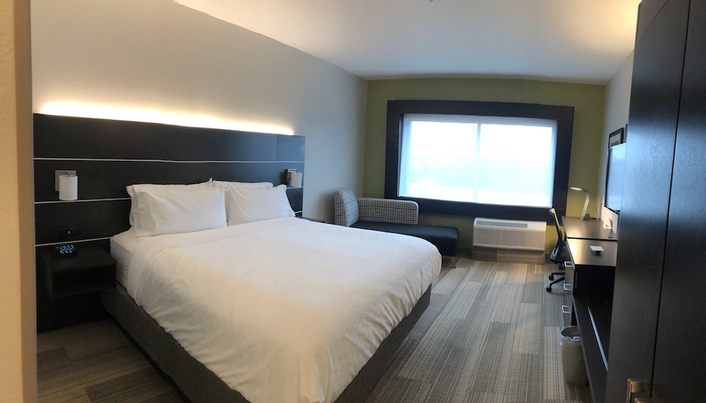 Holiday Inn Express & Suites Warrensburg North by IHG - photo 14