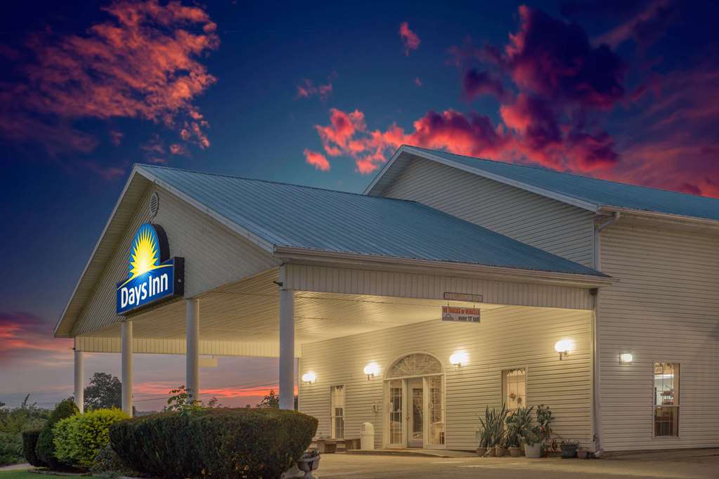 Days Inn by Wyndham Hardy in Holland, United States