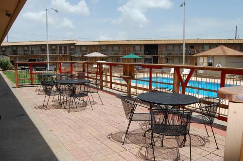 Executive Inn and Suites Springdale - photo 42