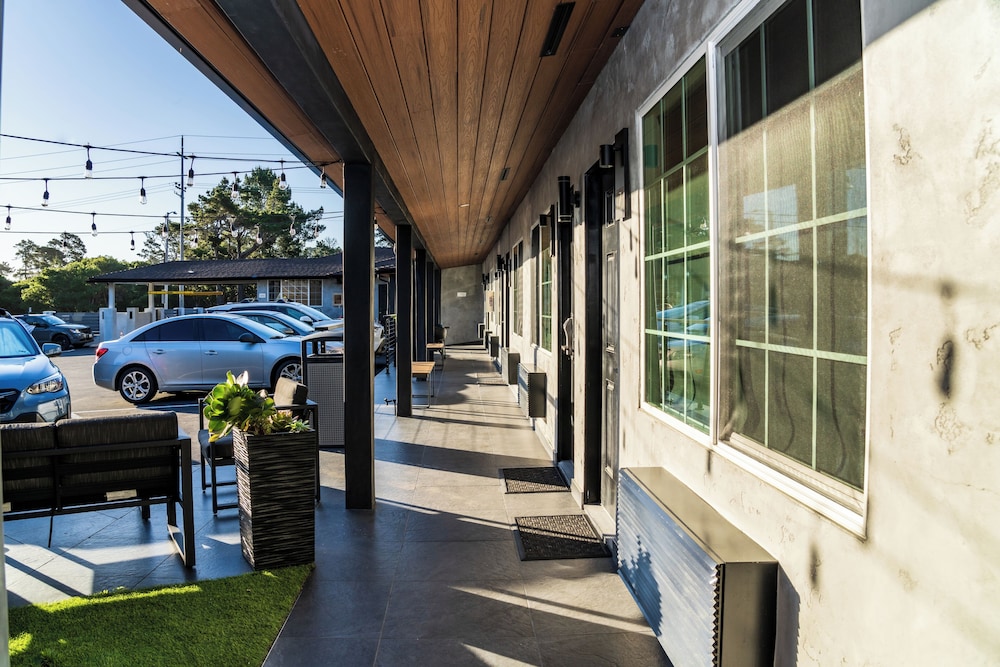 Monterey Surf Inn - photo 12