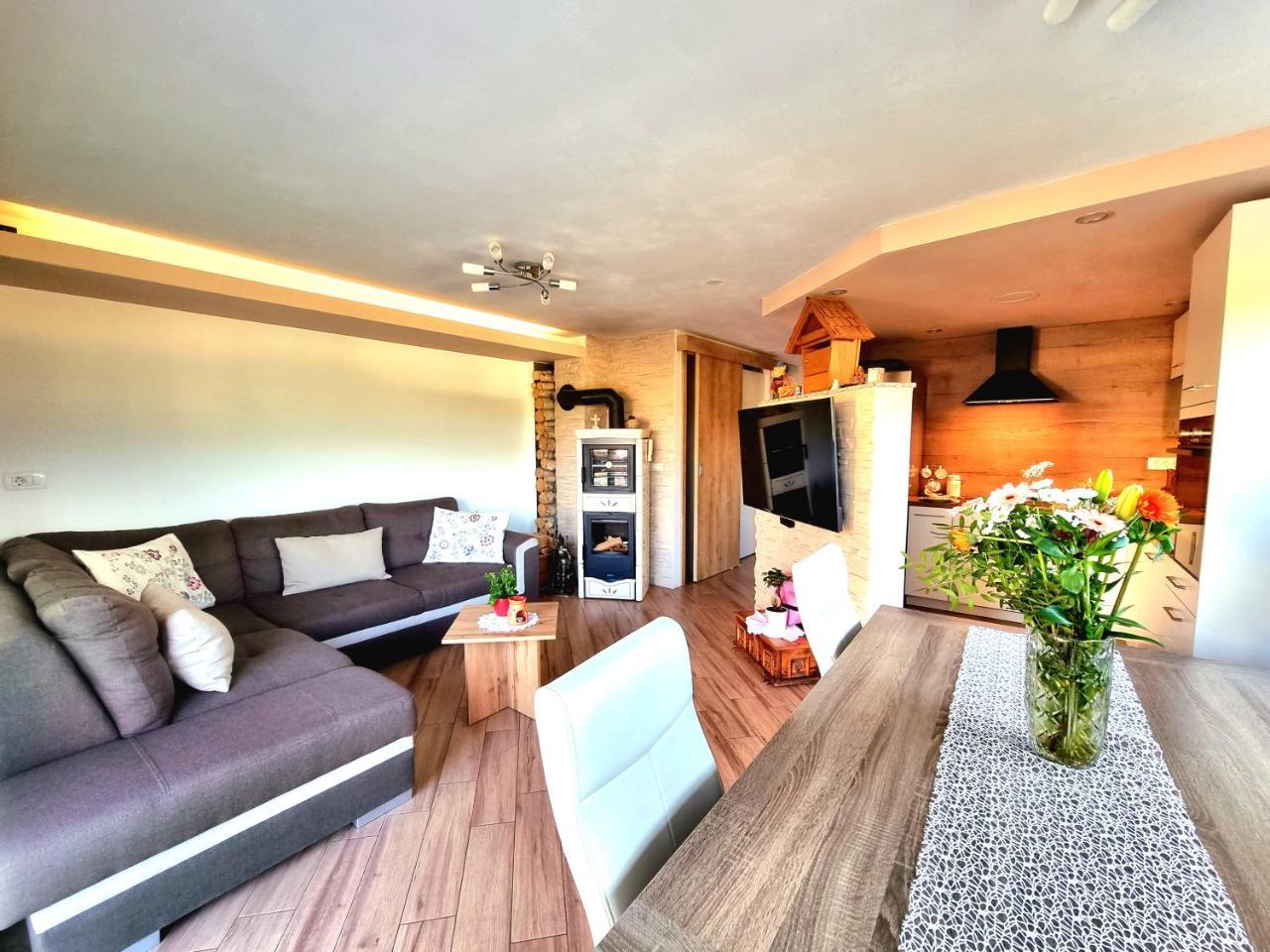 GARTNAR HOME Hiška s pridihom domačnosti in pogledom na hribe. — 4-Star Luxury Hotel in Radovljica, Slovenia