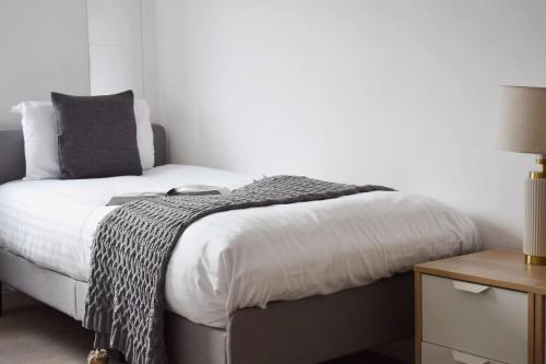 Stylish 2BR 1 minute walk from Elizabeth Line — Romford — photo 4