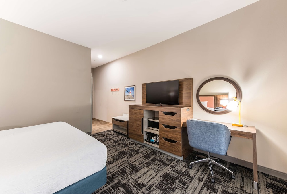 Hampton Inn & Suites Benton Harbor - photo 8