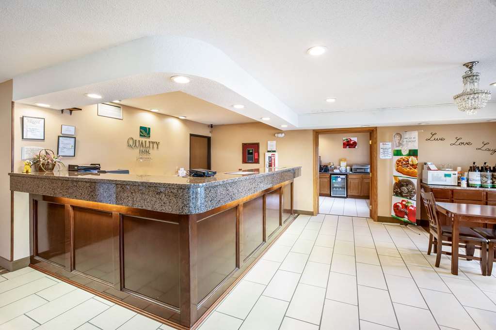 Quality Inn Storm Lake - photo 3