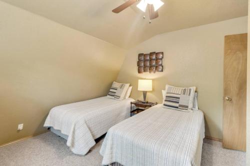 Barrel Cabin at Sandy Bass Bay — 4-Star Luxury Hotel in Eufaula, United States