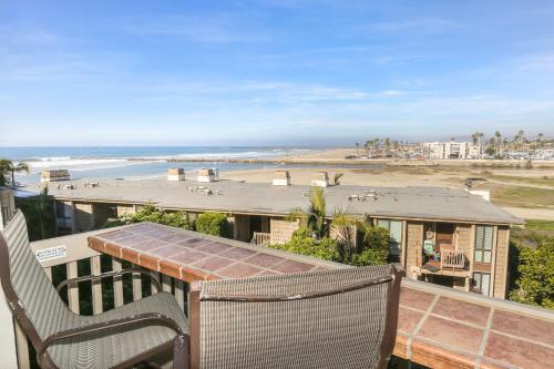 E201 Tropical Shores in Oceanside, United States