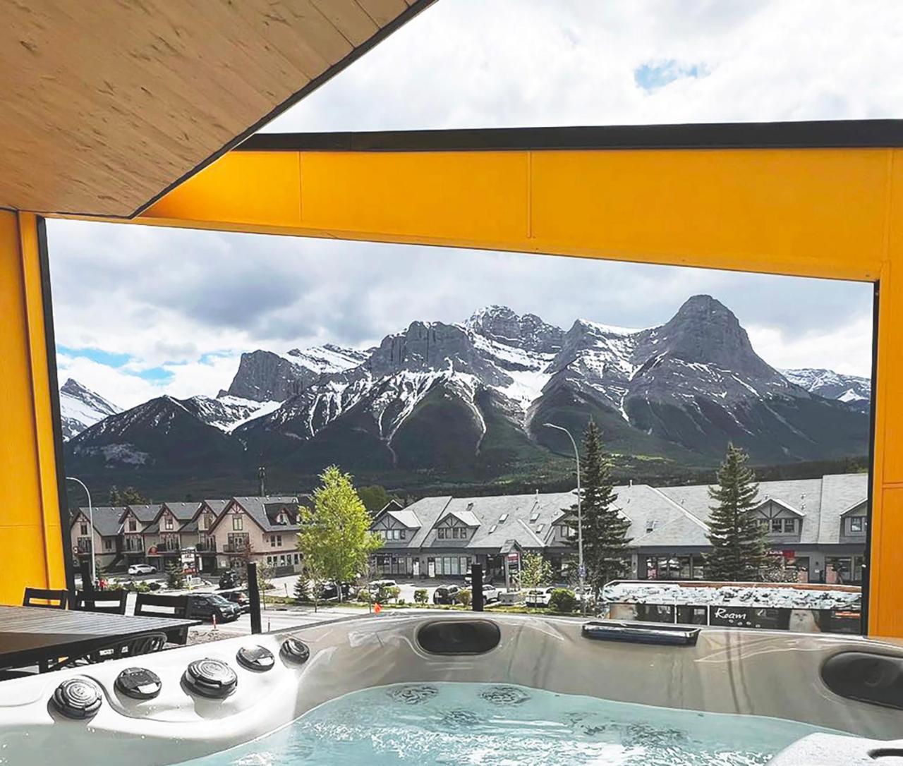 Raven’s Peak 105 Ultra luxe Mountain Retreat in Canmore, Canada