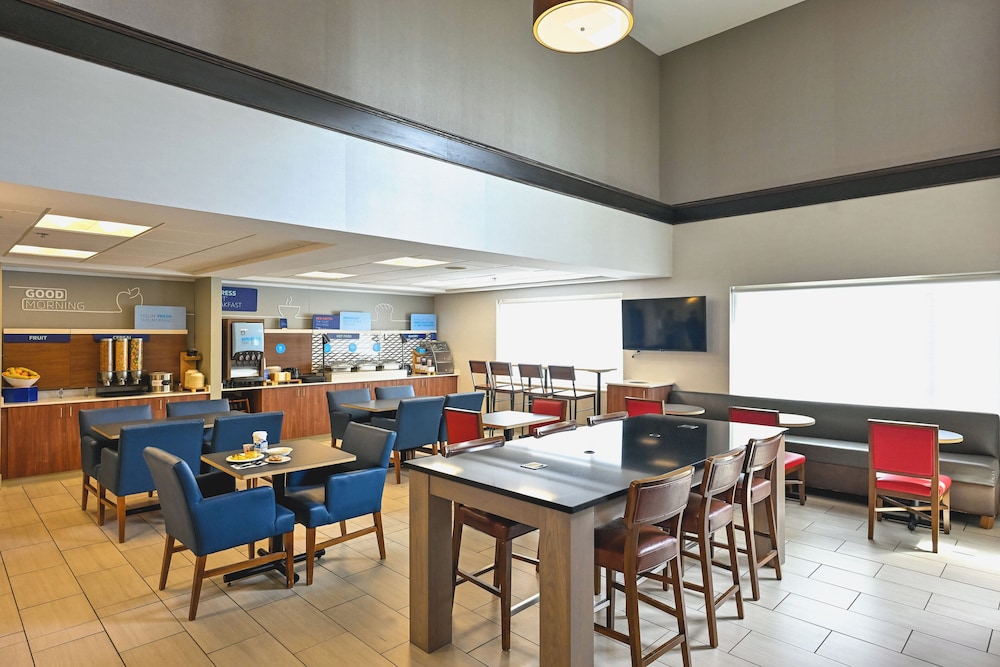 Holiday Inn Express Houghton Keweenaw by IHG - photo 79