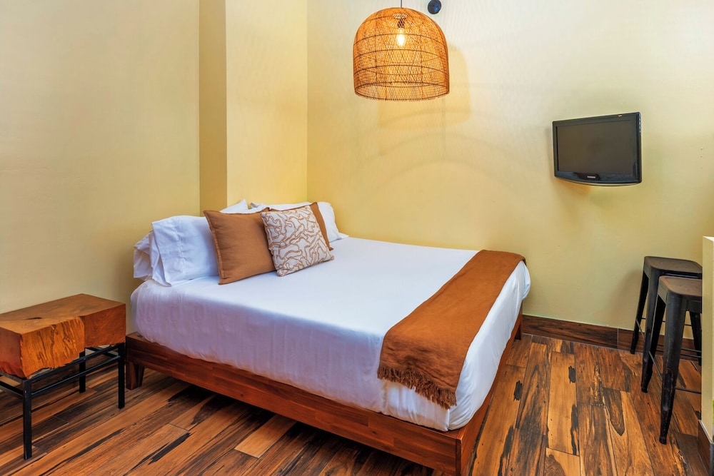 Nomads Hotel Near San Clemente Pier - photo 26