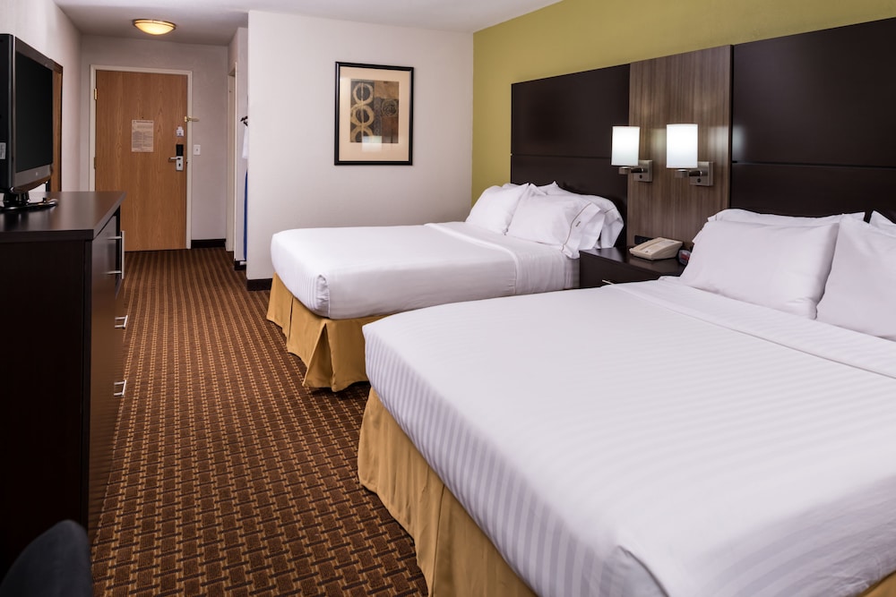 Holiday Inn Express Hotel & Suites Bucyrus an IHG Hotel - photo 3