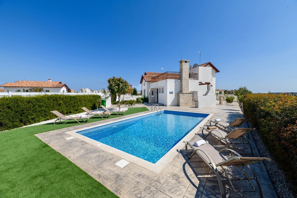 Kymma Seaview 24 in Ayia Napa — hotel in Sotira