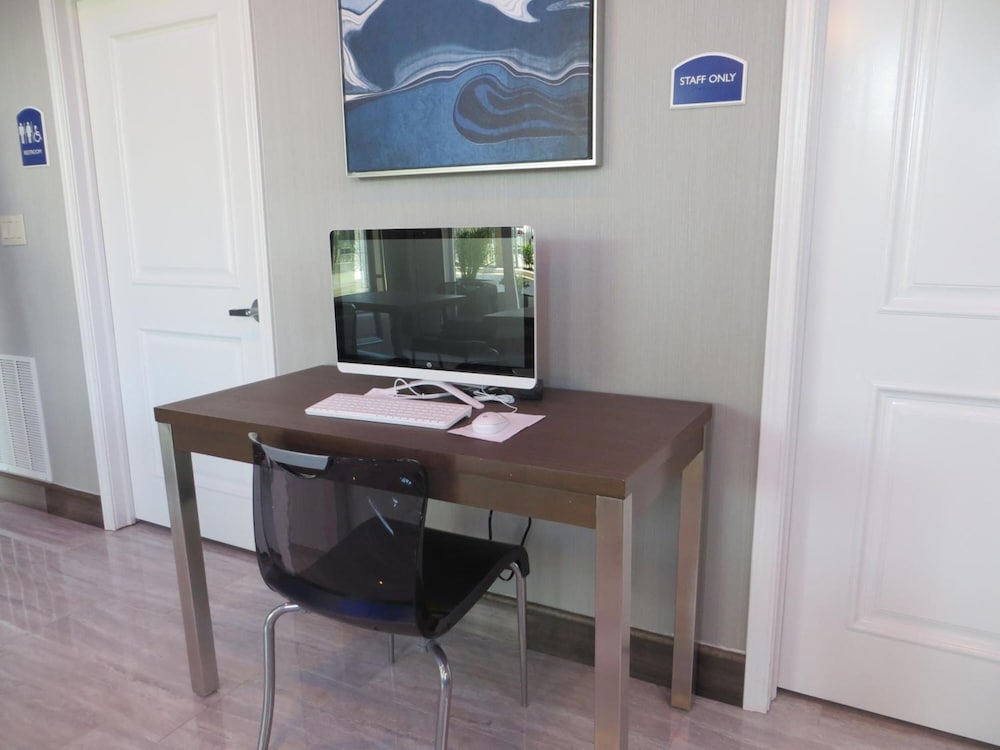 Hotel Blue Woodlands - photo 47