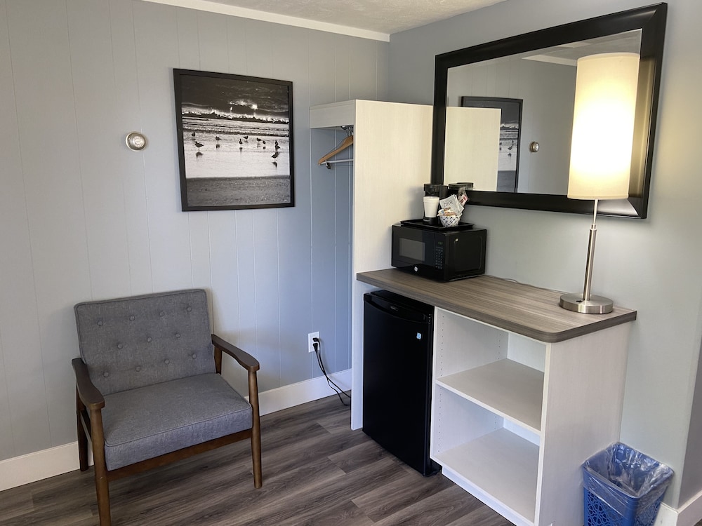 Elk Rapids Lakeshore Inn - photo 12