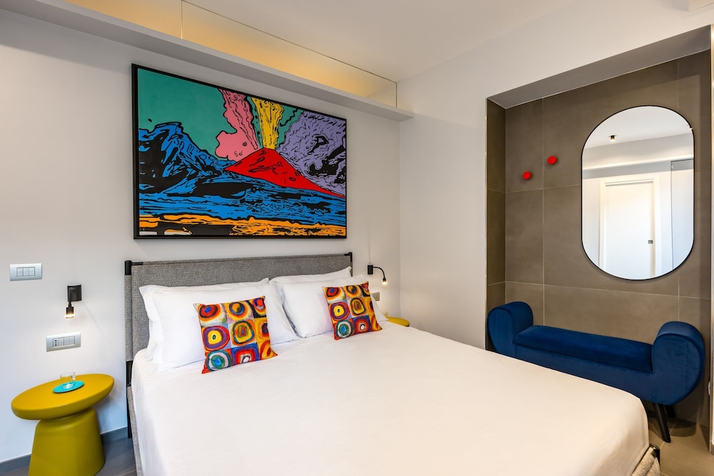 Pop House in the Heart of Sanit by Wonderful Italy — 4-Star Luxury Hotel in Naples, Italy