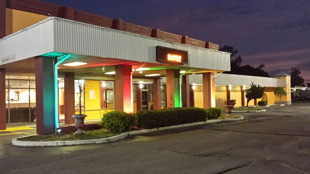 Country Hearth Inn & Suites Hotels in Goldsboro, United States