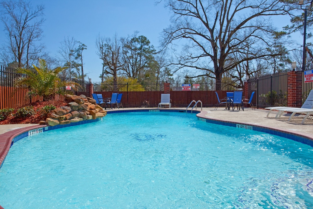 Holiday Inn Express Hotel & Suites Vidor South - photo 21