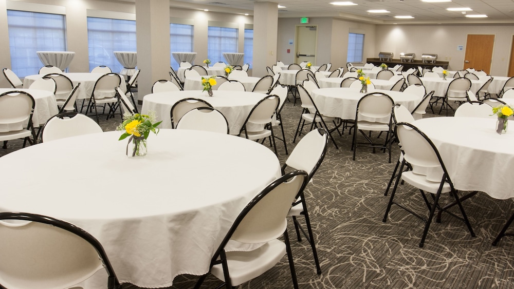 Holiday Inn Express & Suites Cheney by IHG - photo 32